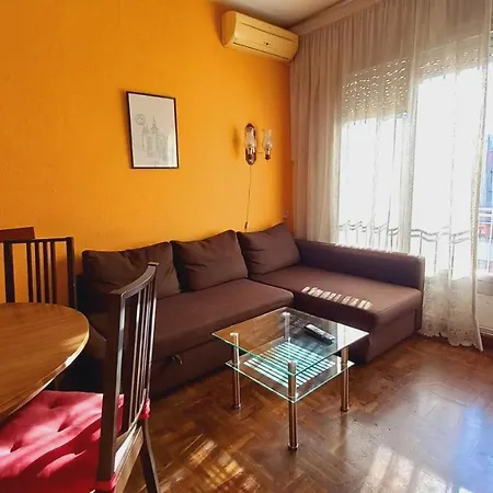 Plaza Universitat Apartment
