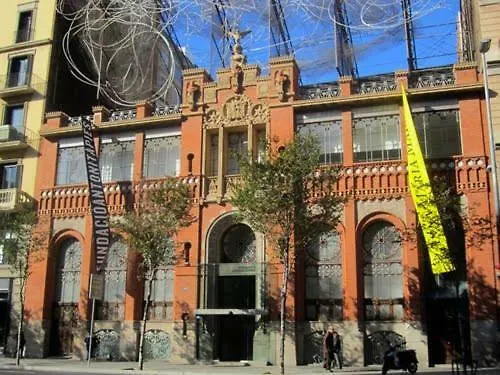 大学广场公寓